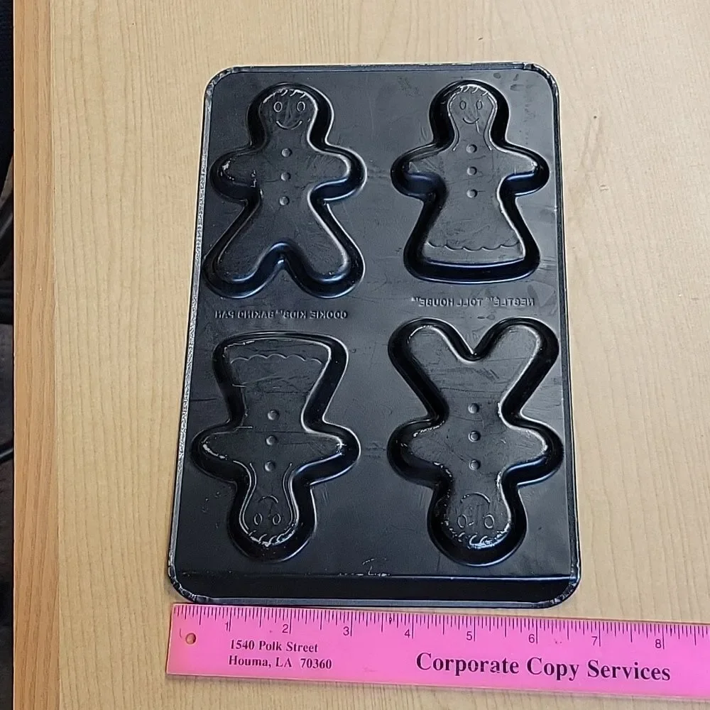 Vtg. Gingerbread baker's bundle: Cookie pans,‎ cookie cutters, figures, 2 plates